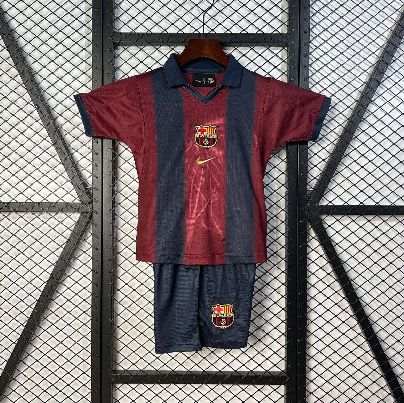 BARCELONA RETRO TRAVIS SCOTT 24/25 CONJUNTO INFANTIL